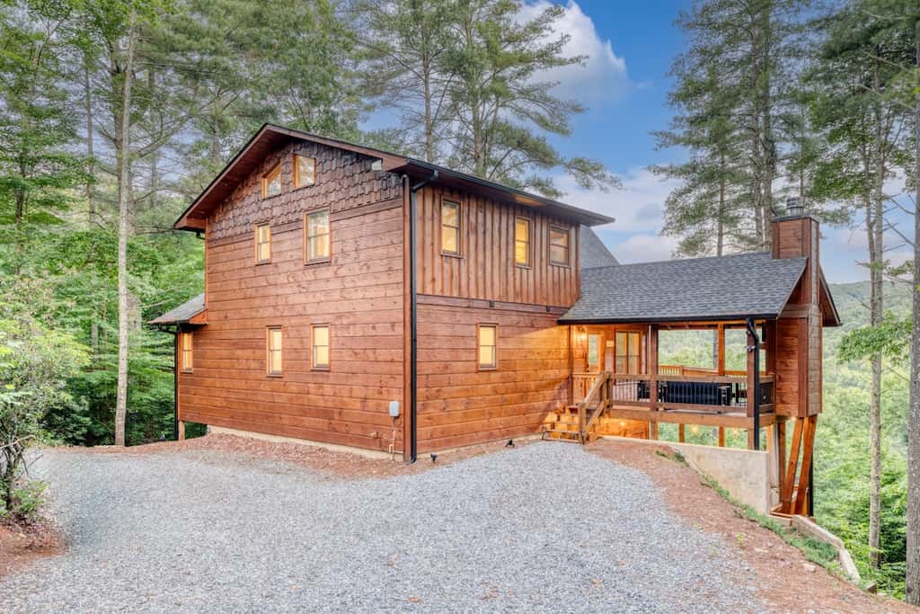 Pineview Escape - Hot tub, arcade & mountain views