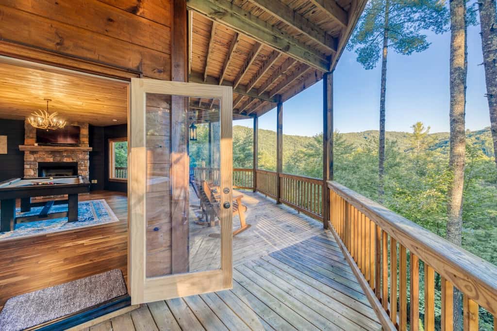 Pineview Escape - Hot tub, arcade & mountain views
