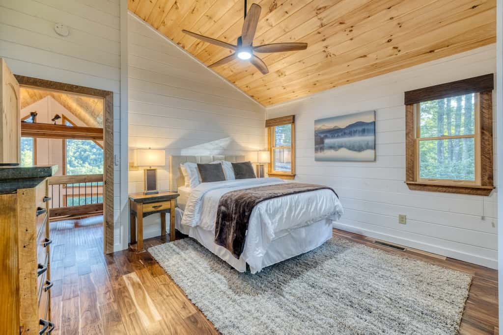 Pineview Escape - Hot tub, arcade & mountain views