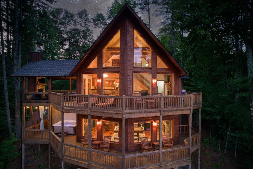 Pineview Escape - Hot tub, arcade & mountain views