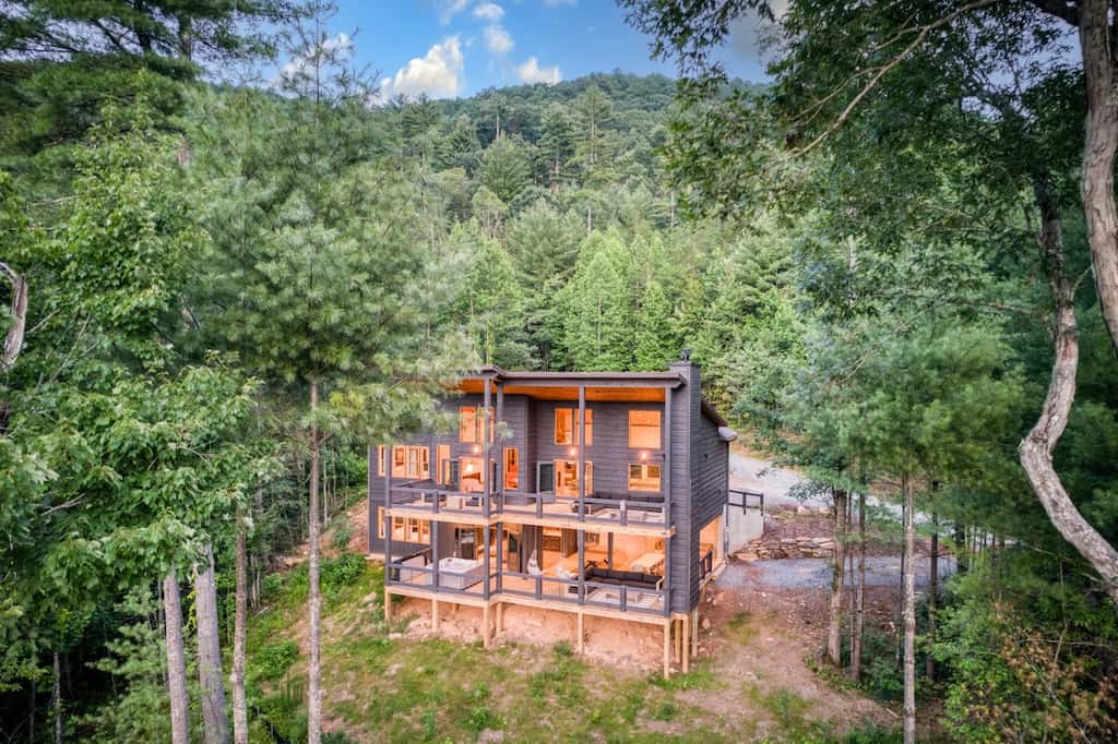Morgan Trail - Hot tub & ping pong table