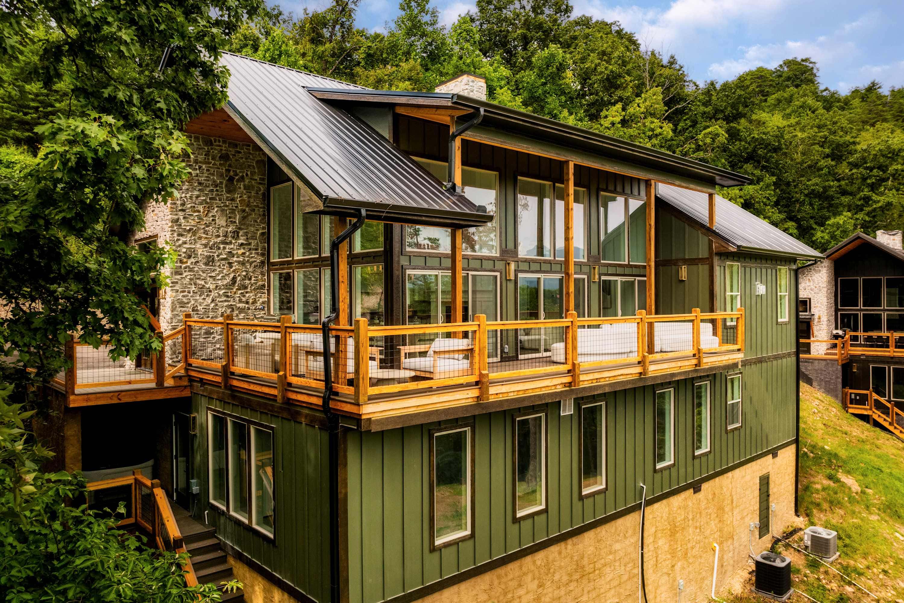 Luxe Home - Heated Pool, Hot Tub & Mountain Views!