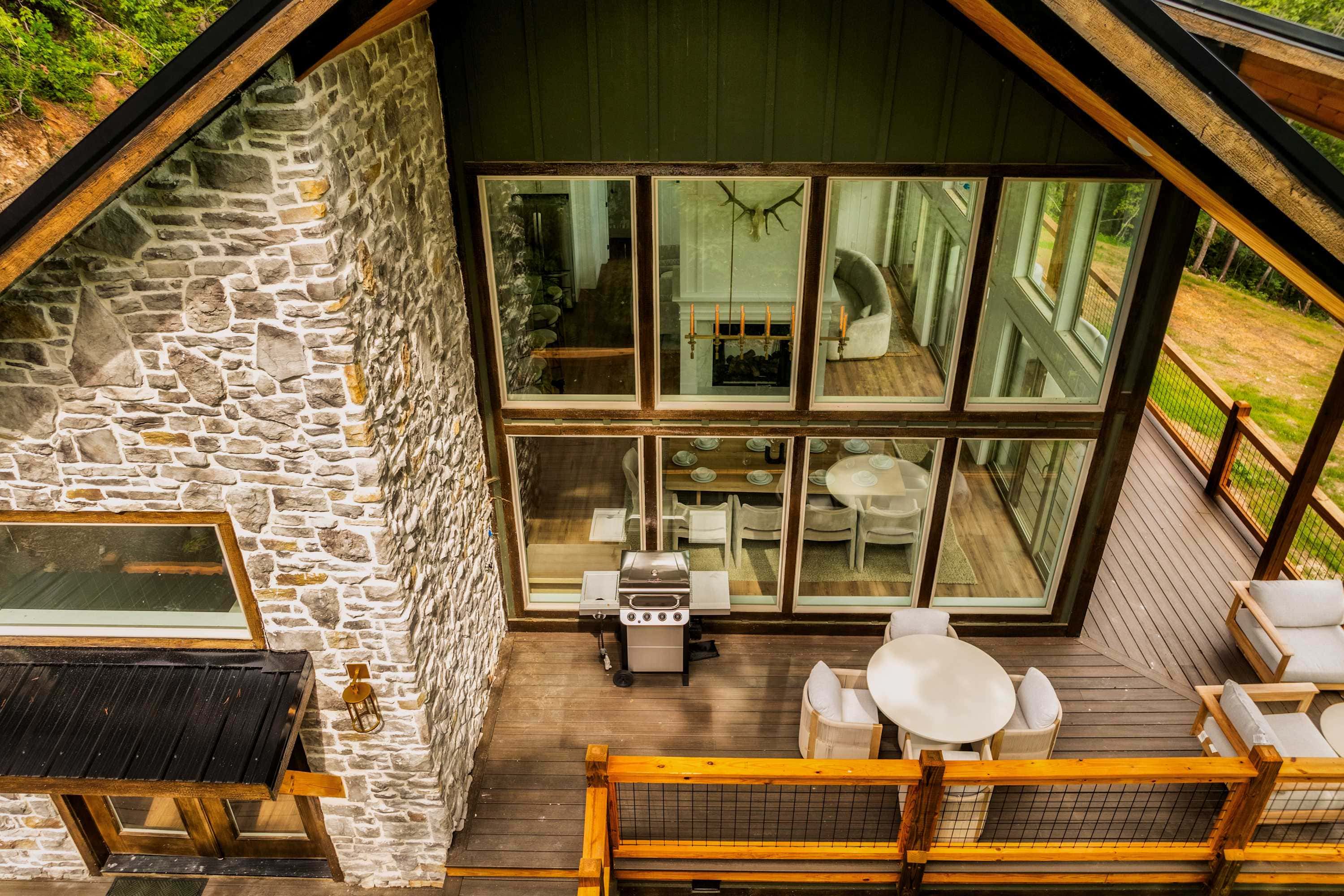 Luxe Home - Heated Pool, Hot Tub & Mountain Views!