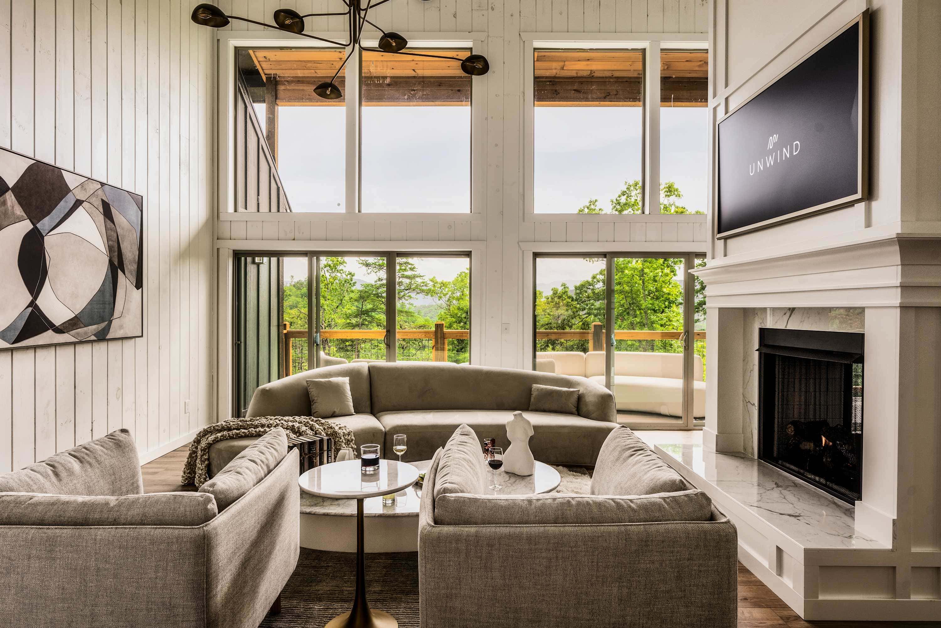 Luxe Home - Heated Pool, Hot Tub & Mountain Views!