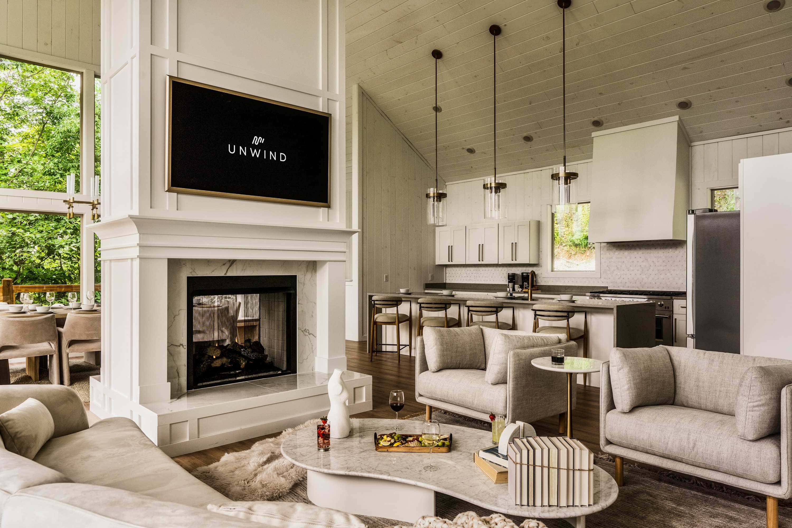 Luxe Home - Heated Pool, Hot Tub & Mountain Views!