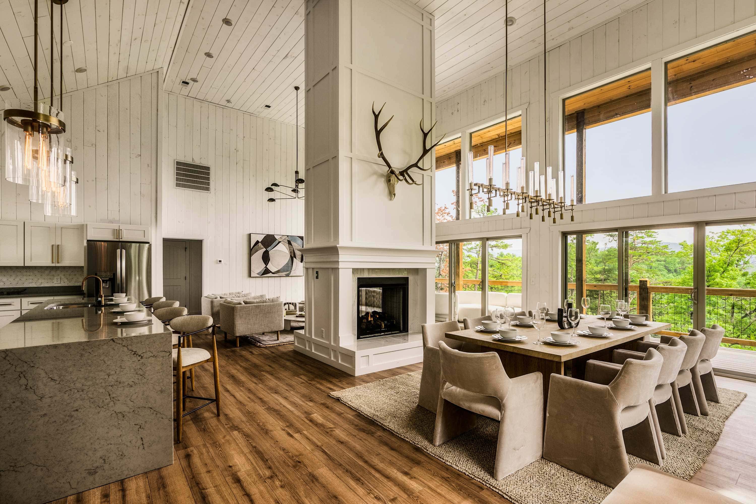 Luxe Home - Heated Pool, Hot Tub & Mountain Views!