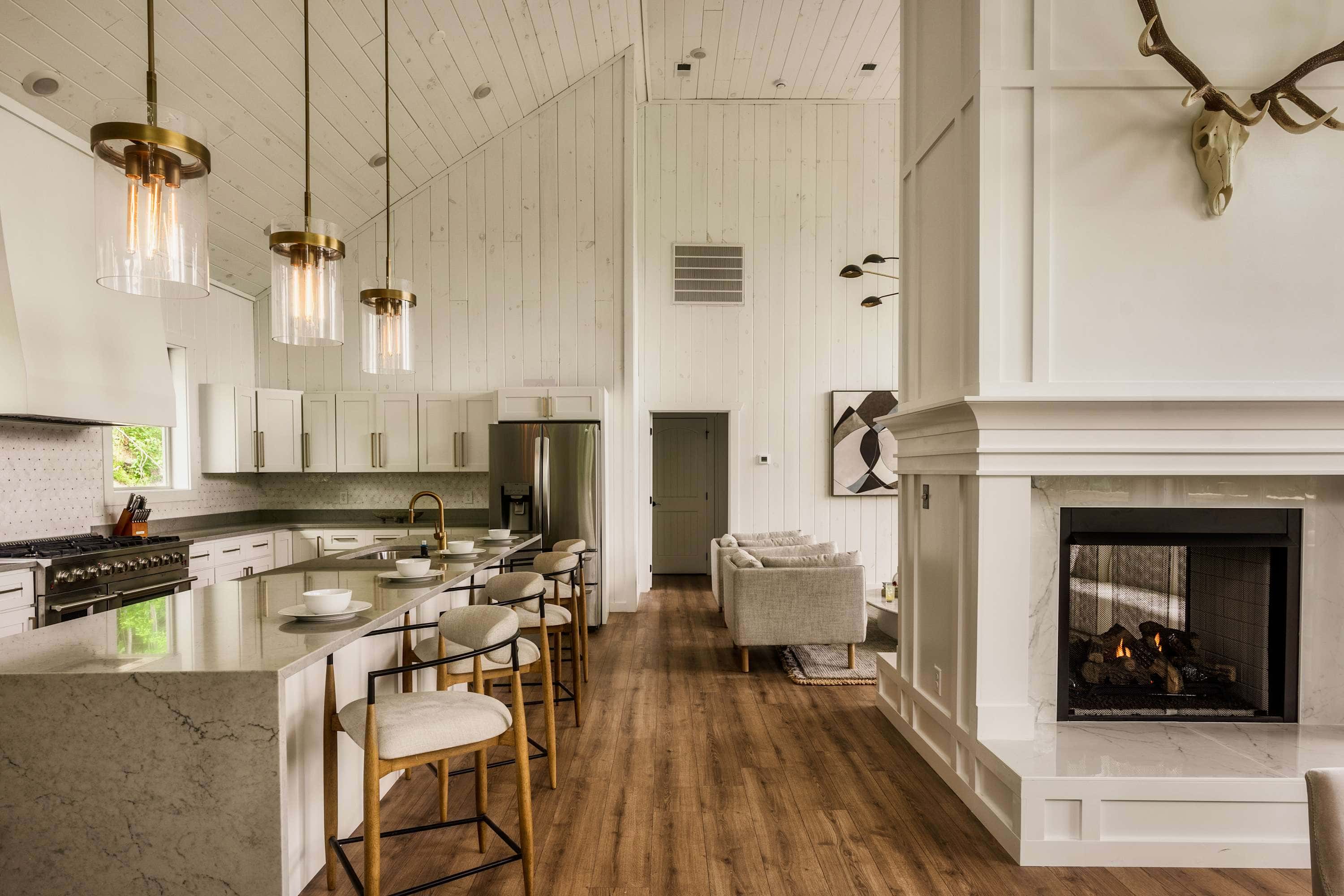 Luxe Home - Heated Pool, Hot Tub & Mountain Views!