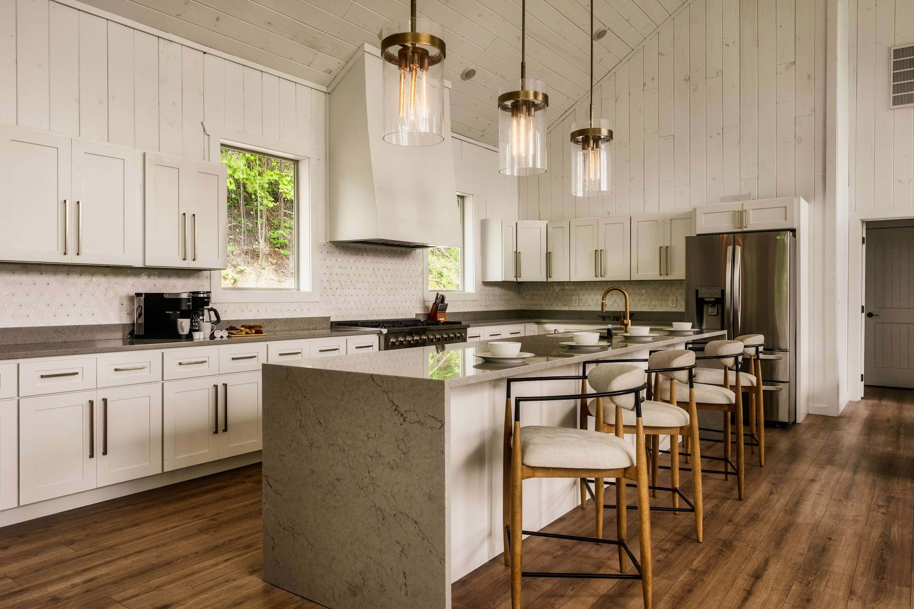 Luxe Home - Heated Pool, Hot Tub & Mountain Views!