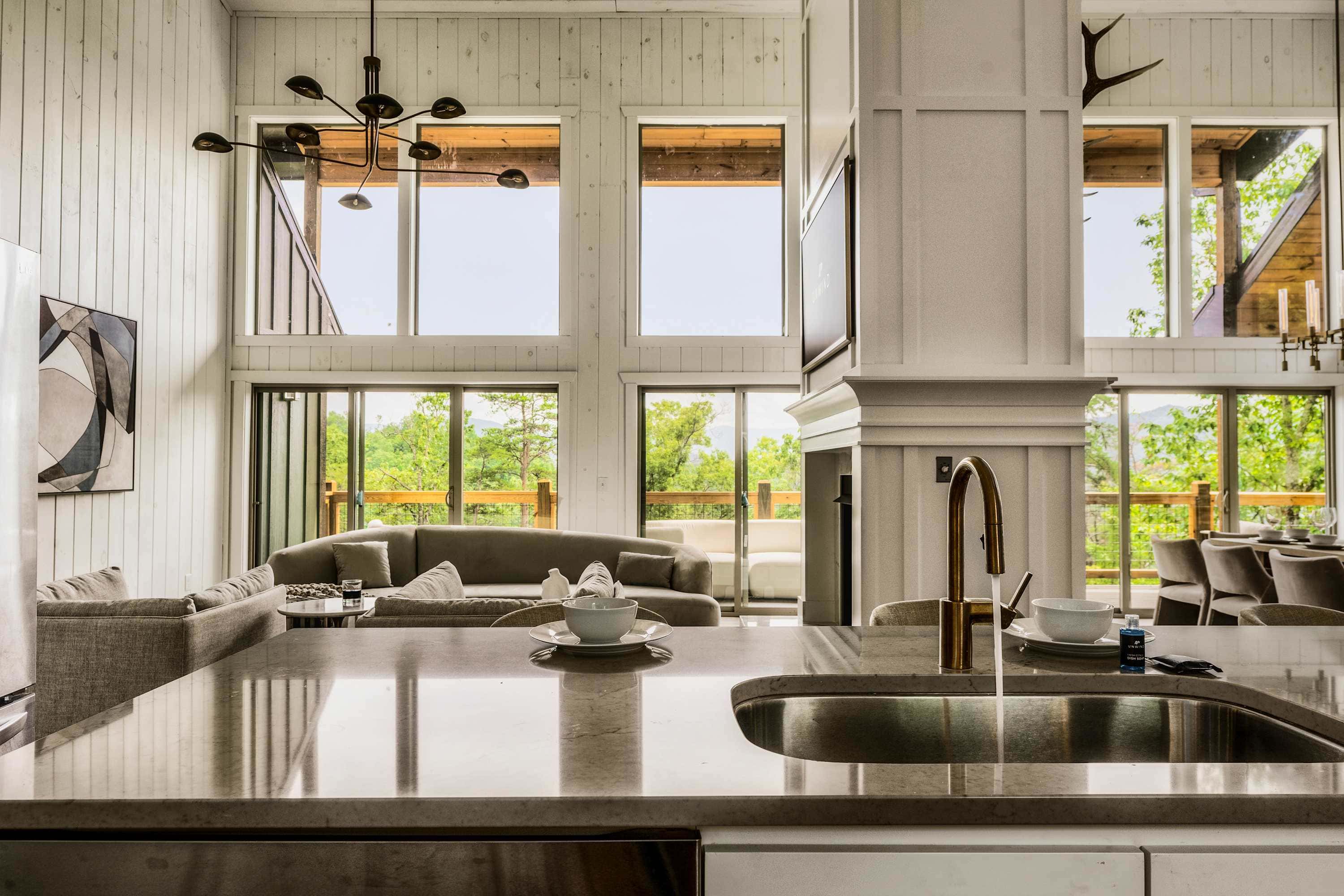 Luxe Home - Heated Pool, Hot Tub & Mountain Views!