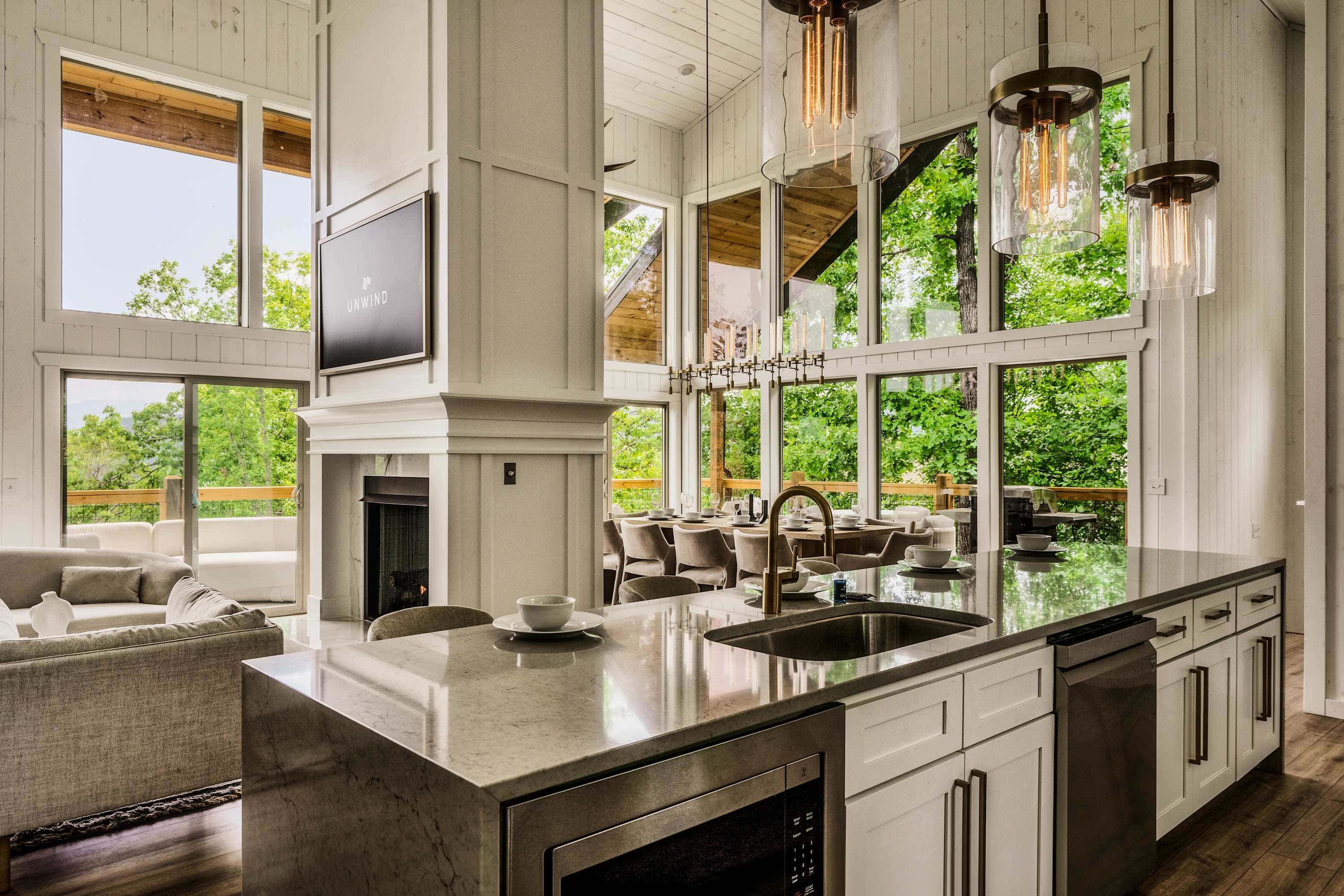 Luxe Home - Heated Pool, Hot Tub & Mountain Views!