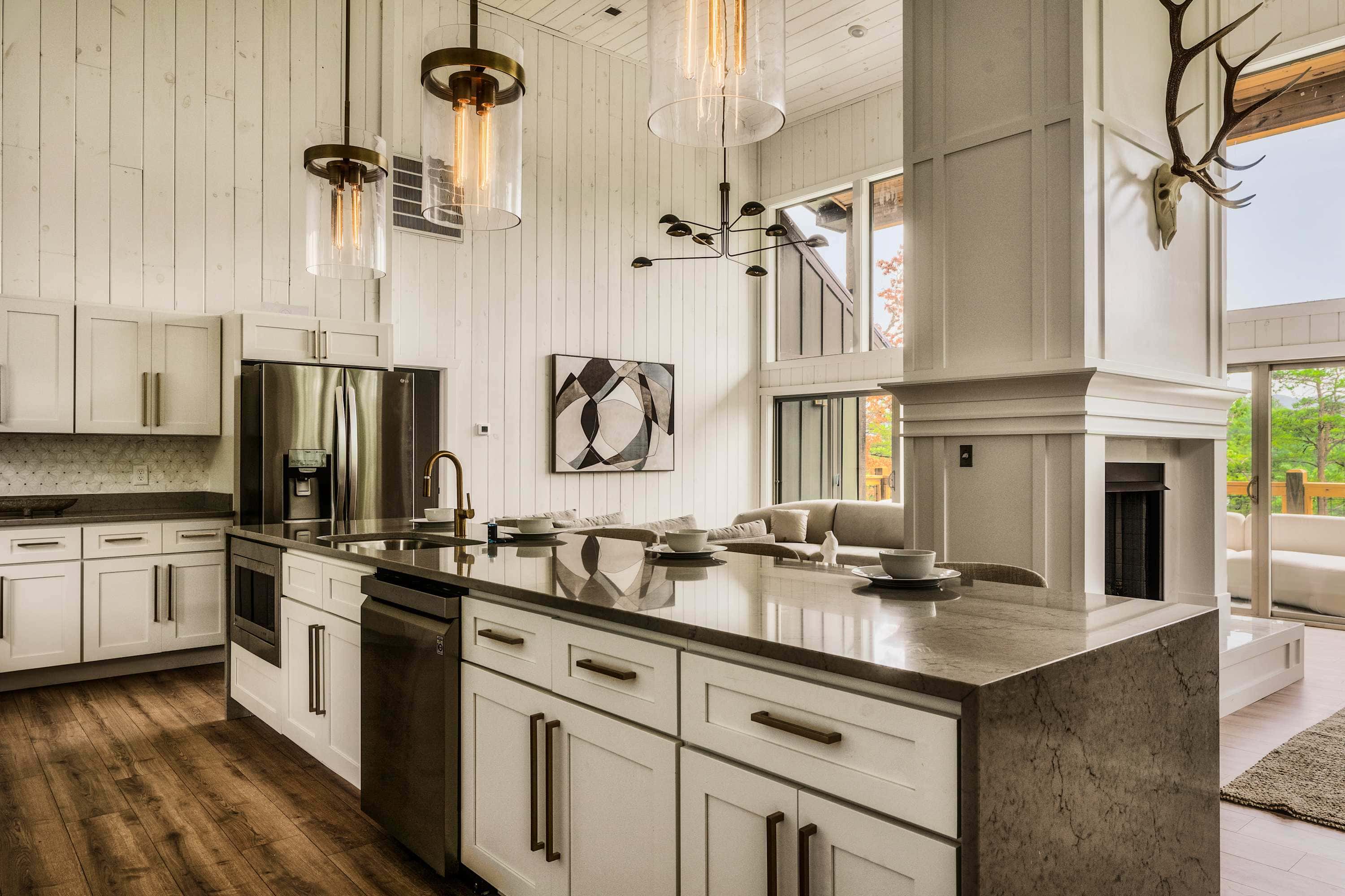 Luxe Home - Heated Pool, Hot Tub & Mountain Views!