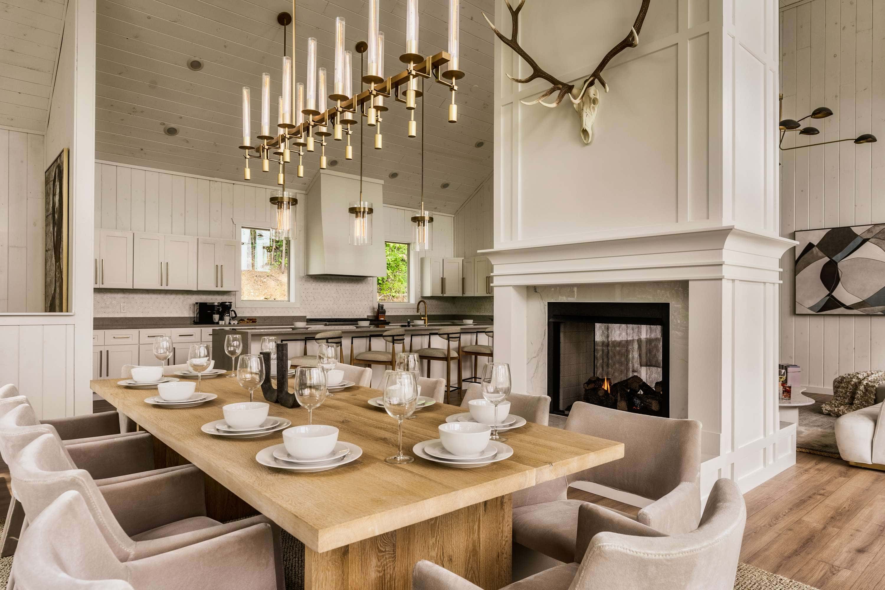 Luxe Home - Heated Pool, Hot Tub & Mountain Views!