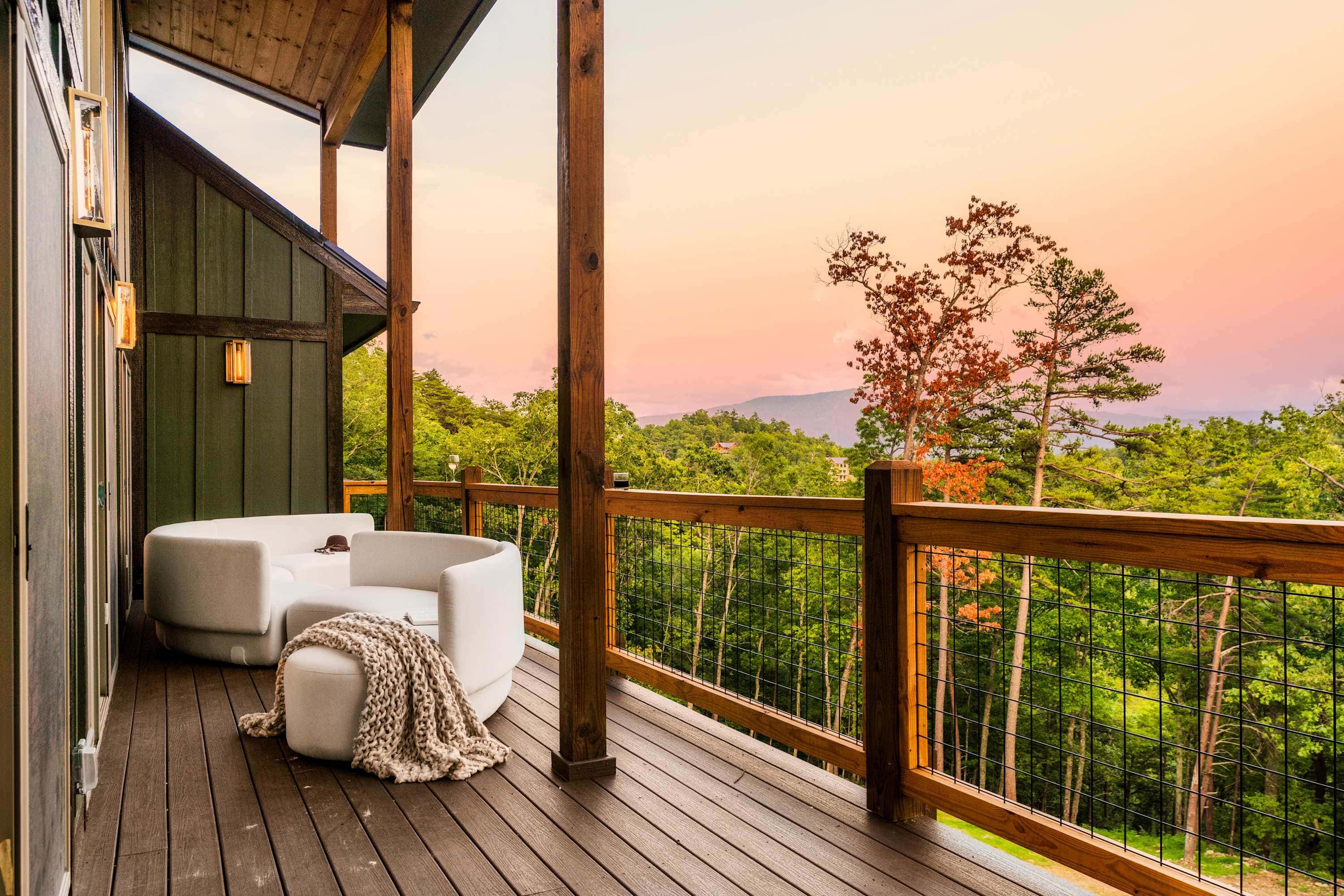 Luxe Home - Heated Pool, Hot Tub & Mountain Views!