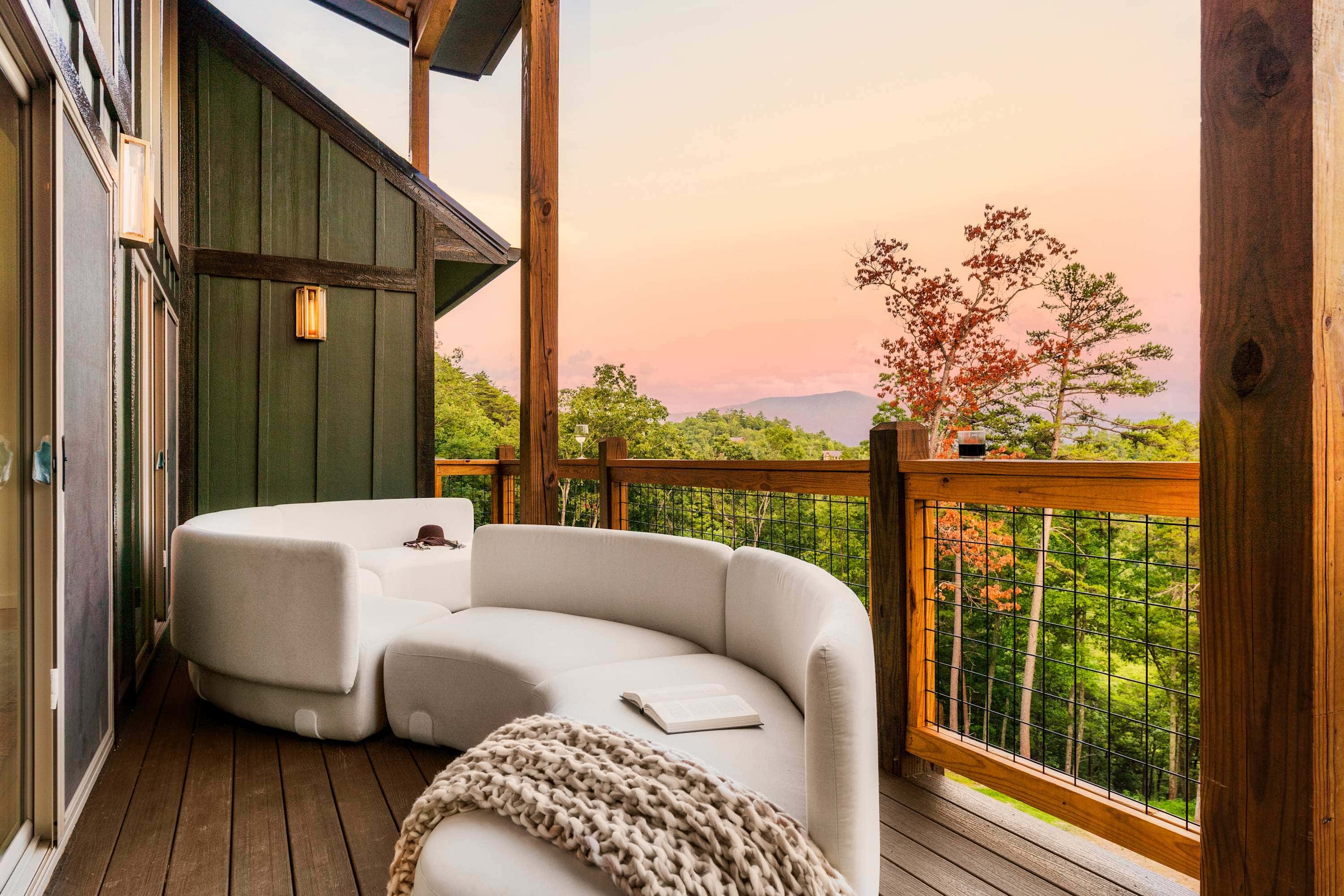 Luxe Home - Heated Pool, Hot Tub & Mountain Views!