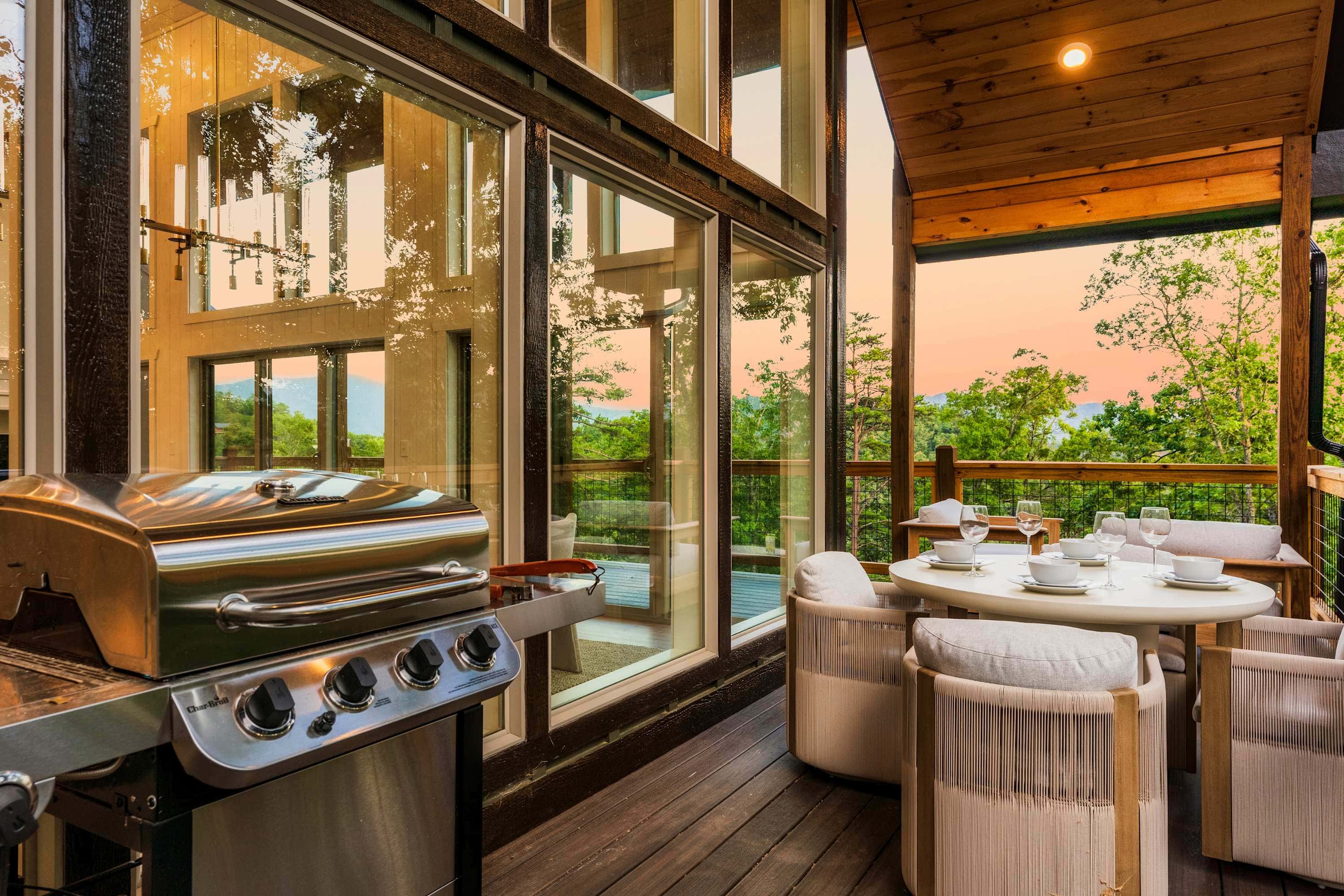 Luxe Home - Heated Pool, Hot Tub & Mountain Views!