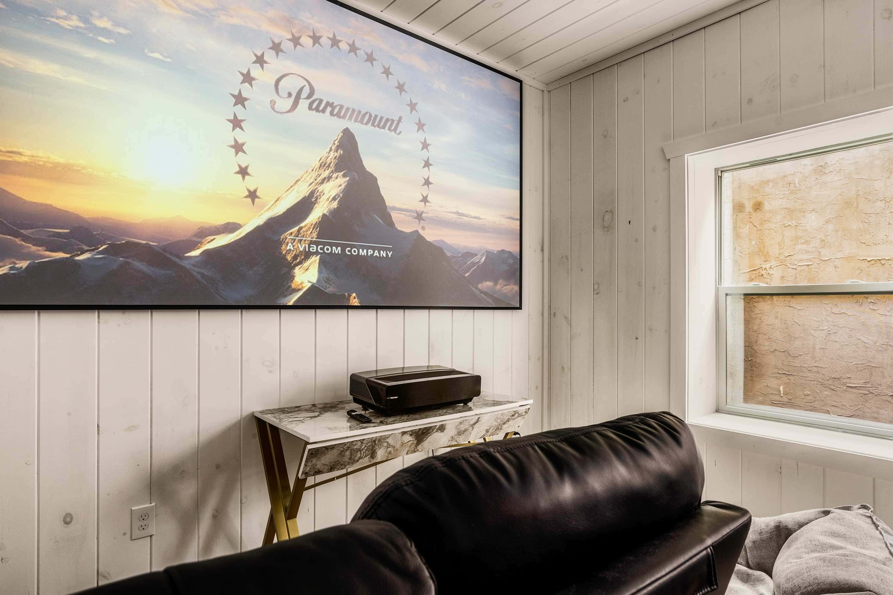 Luxe Home - Heated Pool, Hot Tub & Mountain Views!
