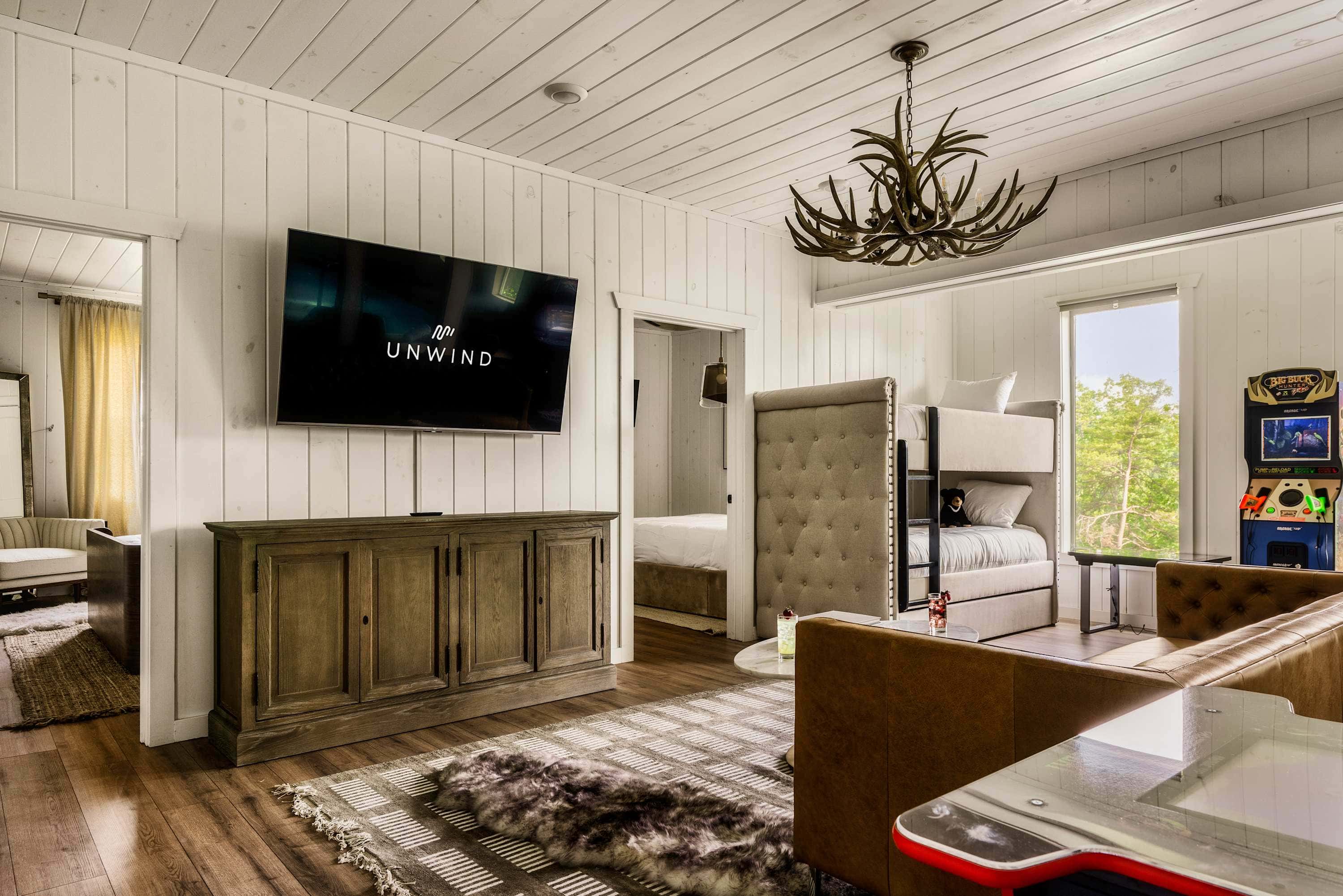 Luxe Home - Heated Pool, Hot Tub & Mountain Views!