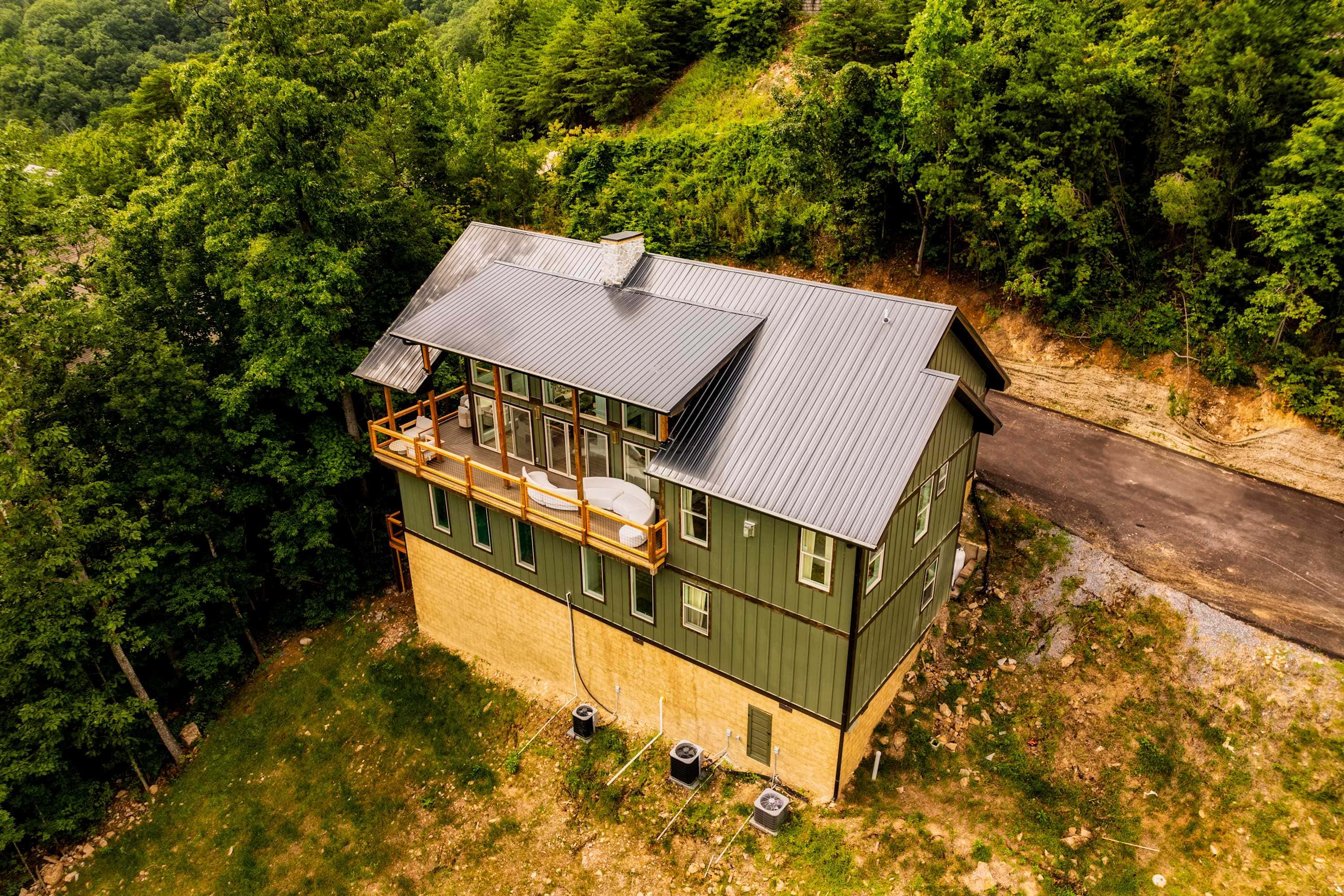 Luxe Home - Heated Pool, Hot Tub & Mountain Views!
