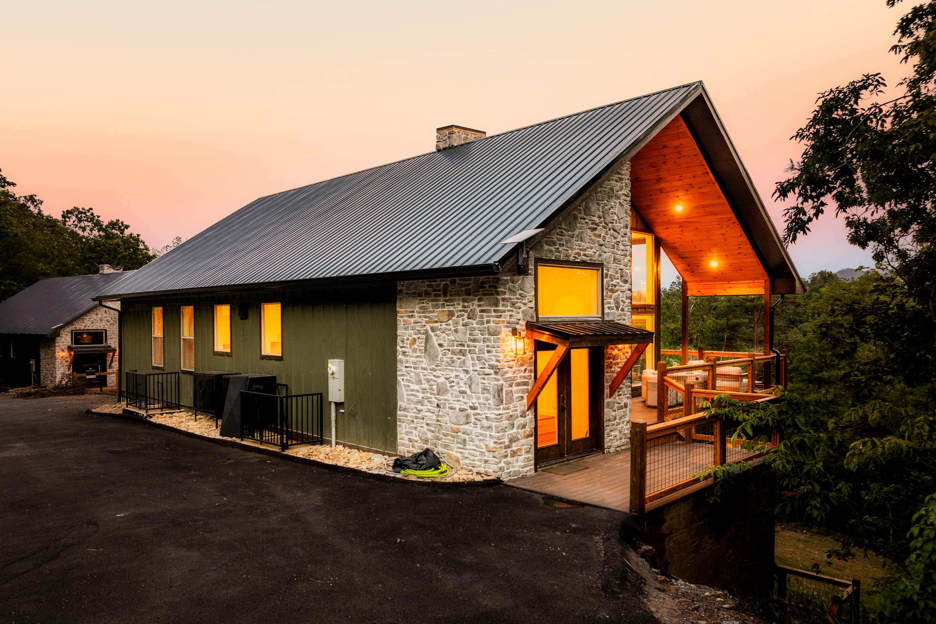 Luxe Home - Heated Pool, Hot Tub & Mountain Views!