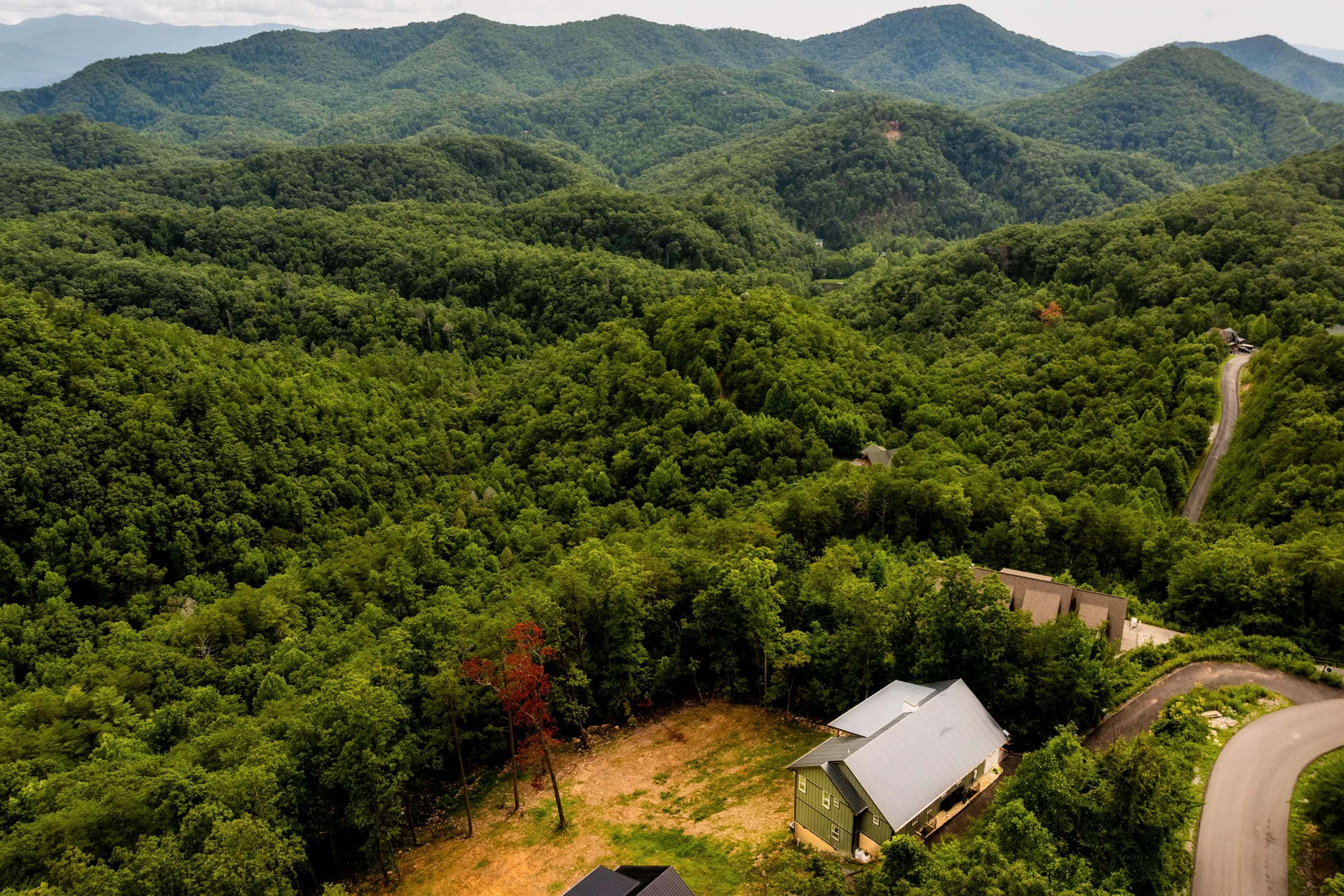 Luxe Home - Heated Pool, Hot Tub & Mountain Views!