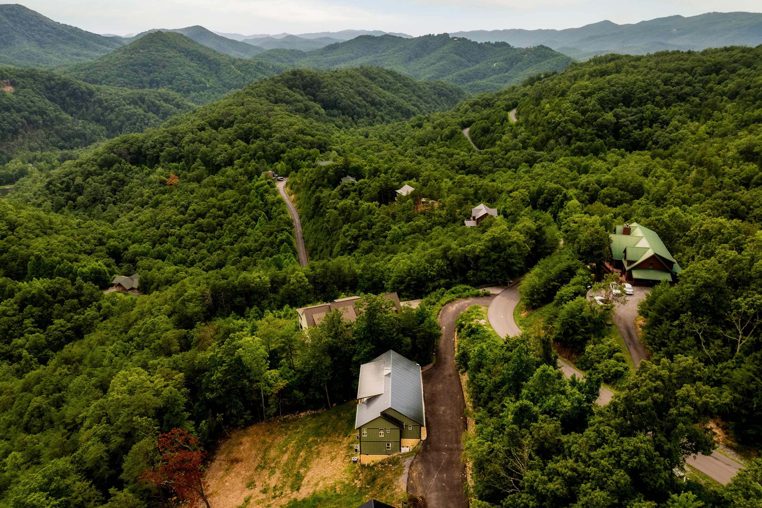 Luxe Home - Heated Pool, Hot Tub & Mountain Views!