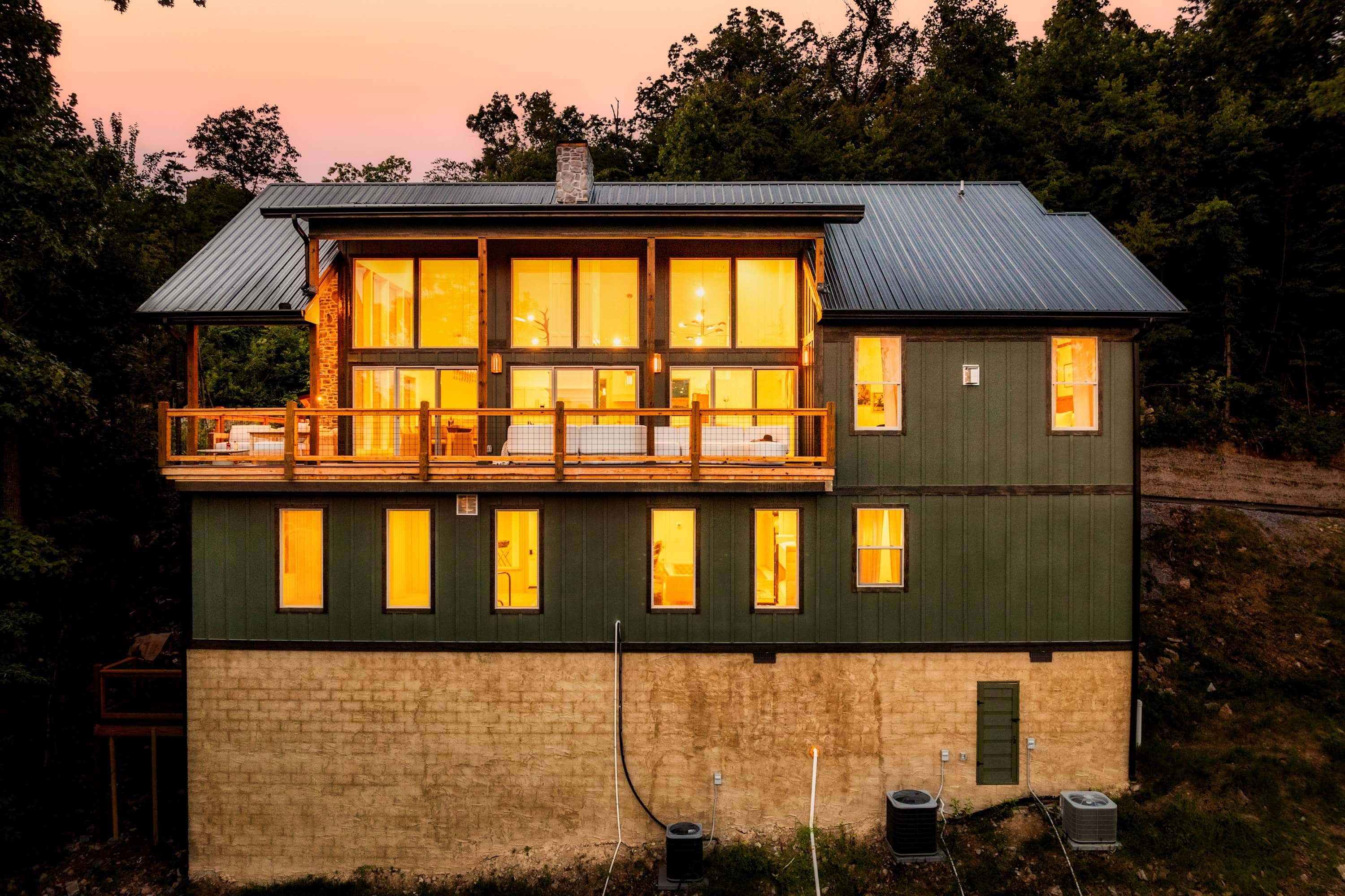 Luxe Home - Heated Pool, Hot Tub & Mountain Views!