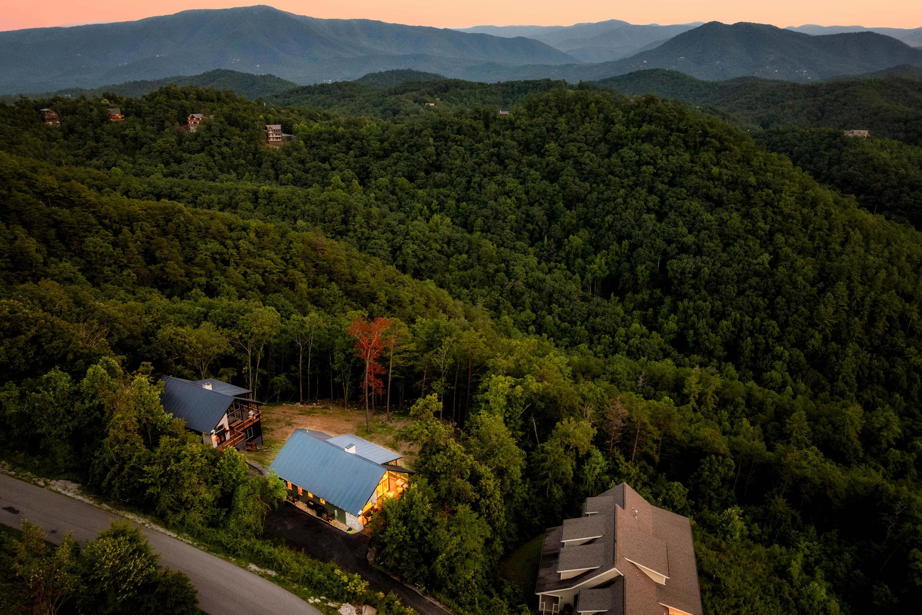 Luxe Home - Heated Pool, Hot Tub & Mountain Views!