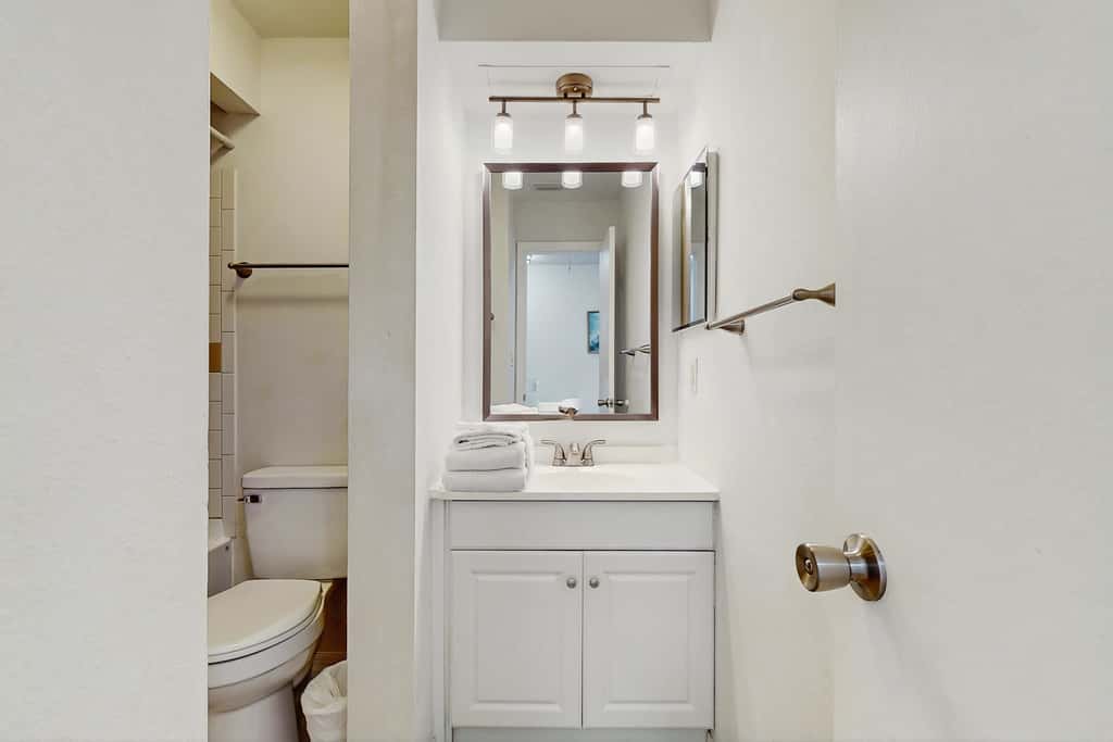 Spacious townhome w patio & shared pool