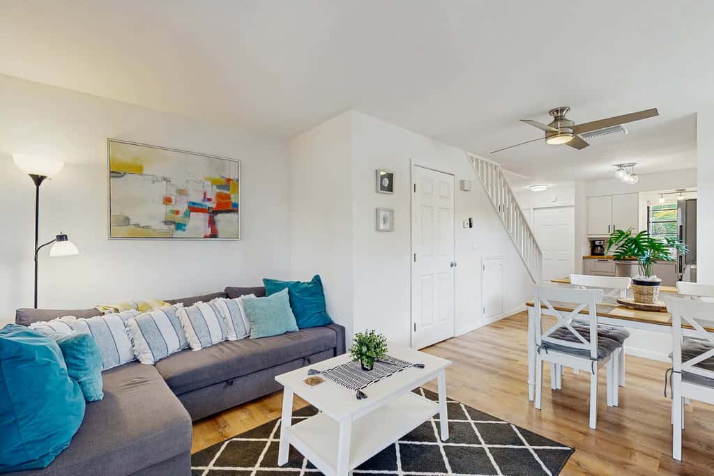 Spacious townhome w patio & shared pool