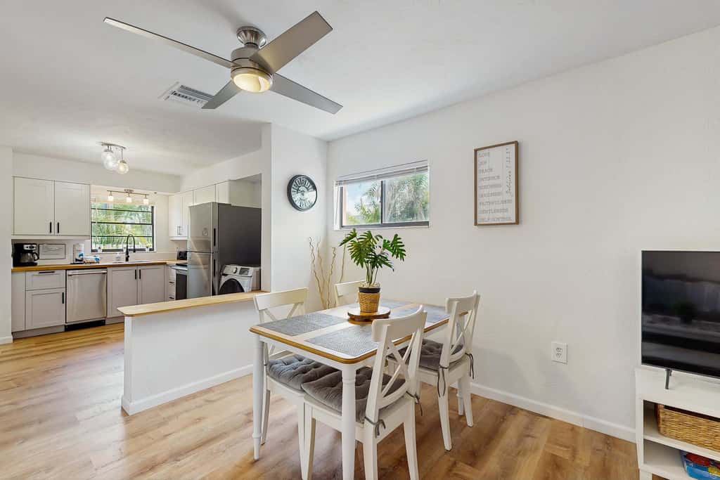 Spacious townhome w patio & shared pool