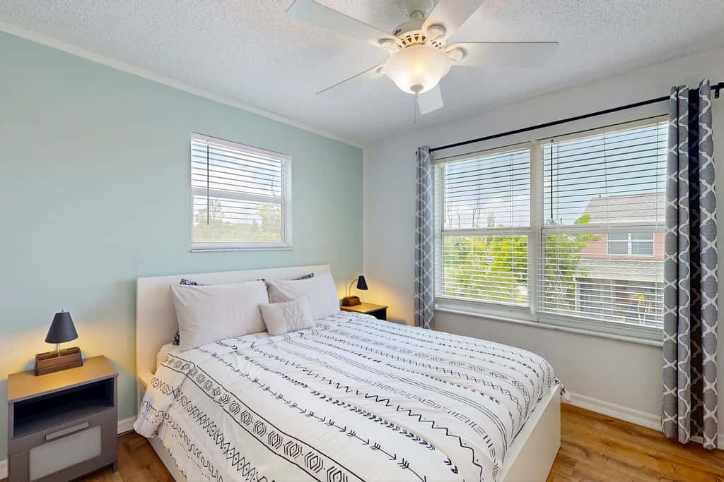Spacious townhome w patio & shared pool