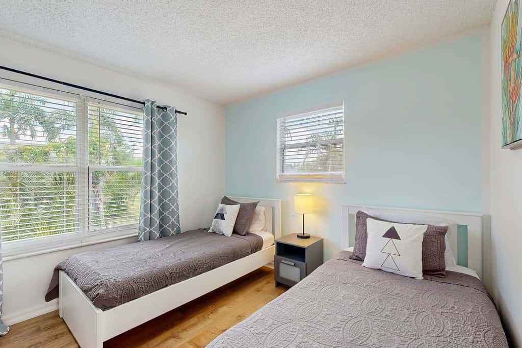 Spacious townhome w patio & shared pool