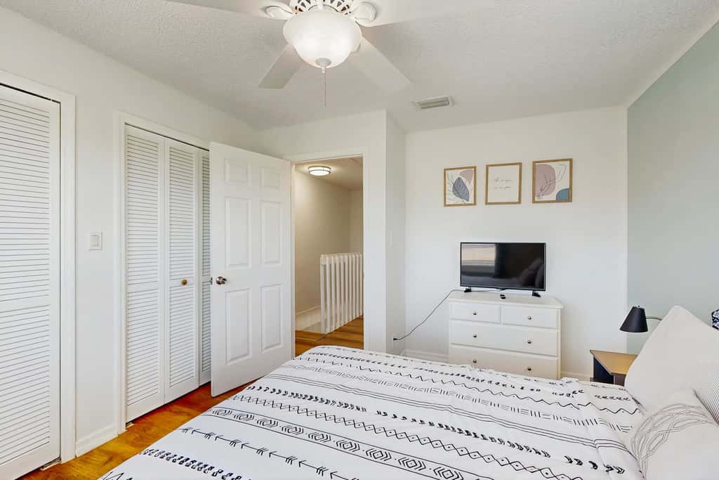 Spacious townhome w patio & shared pool