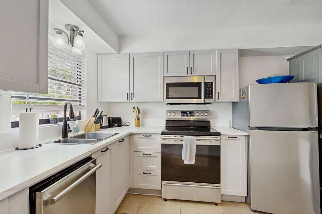 Cozy townhome w patio & shared pool