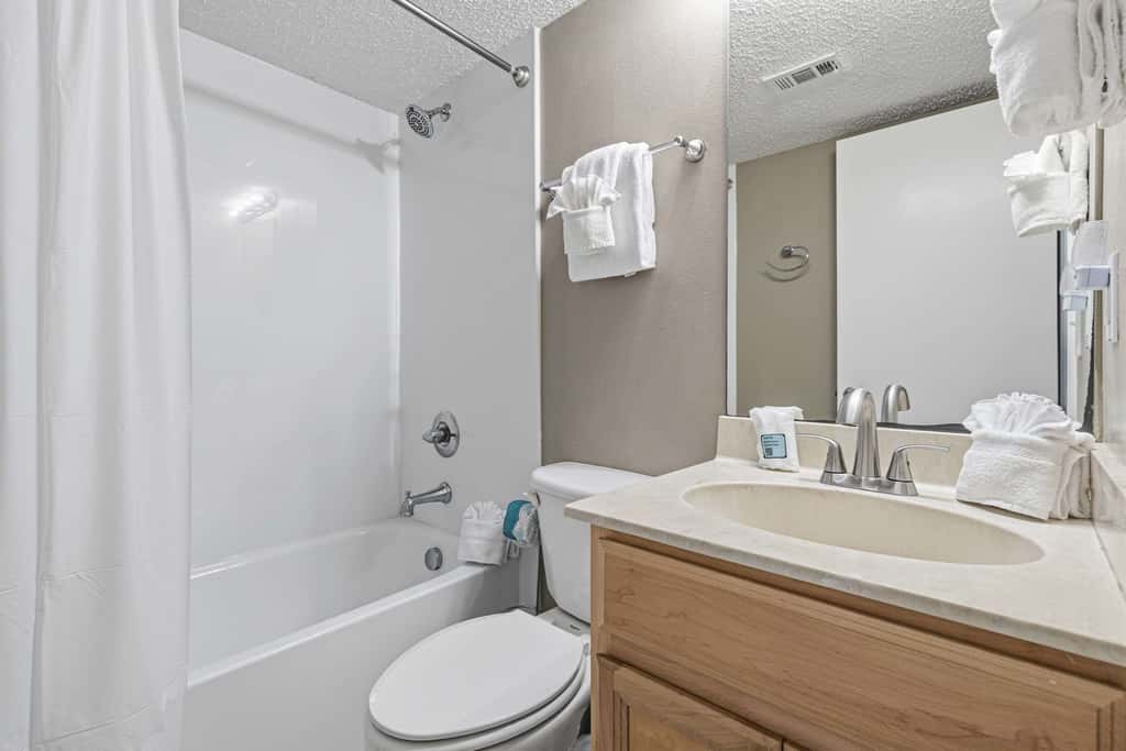 Waterfront Condo with shared pool & fitness room 