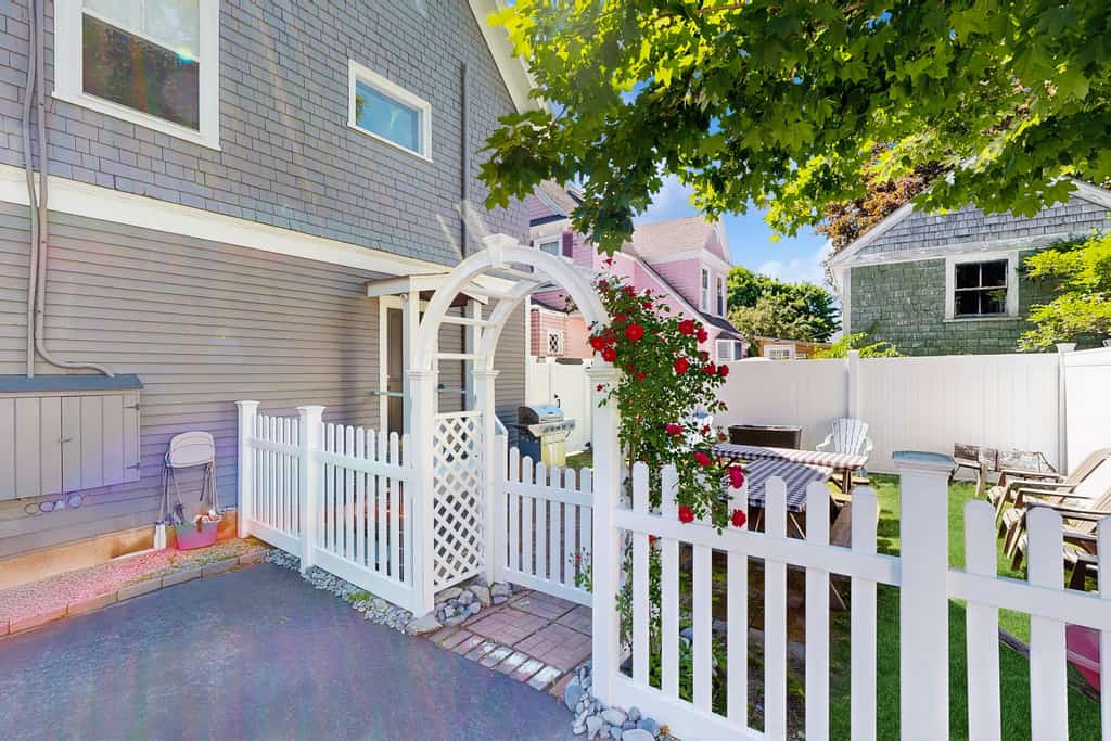 1 BR plus downtown - walk to Beaches/ Eateries