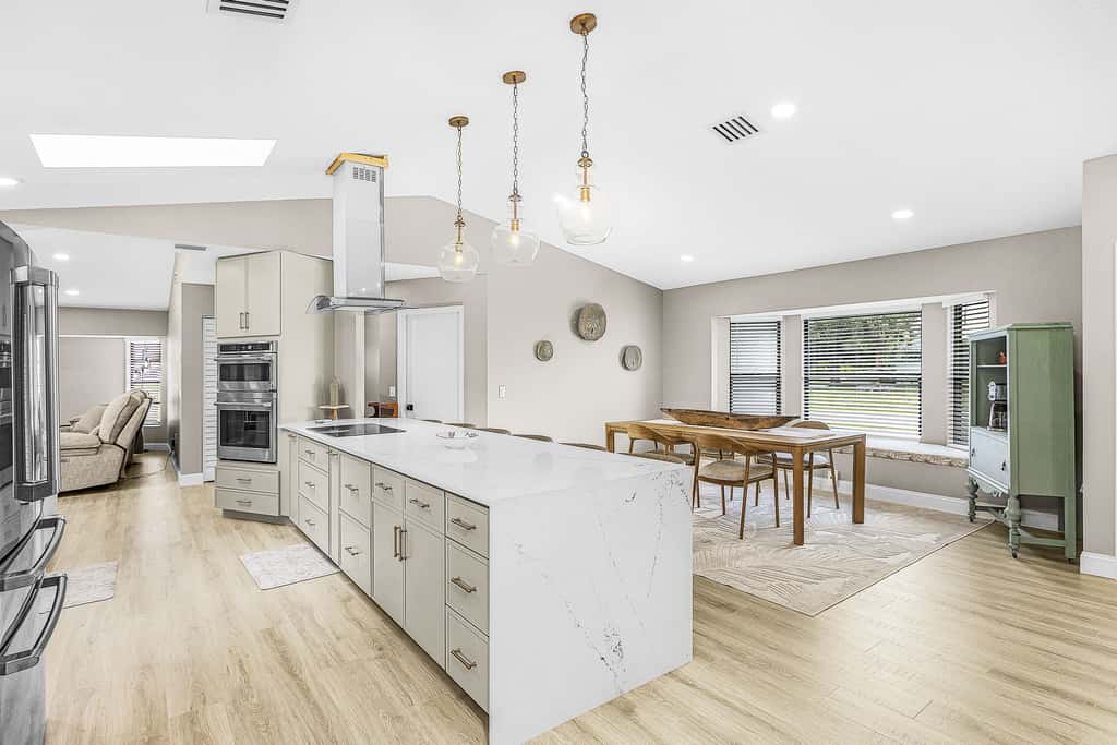 Gorgeous 4 Bedroom Home with Private Pool and Full Kitchen in Rotonda West