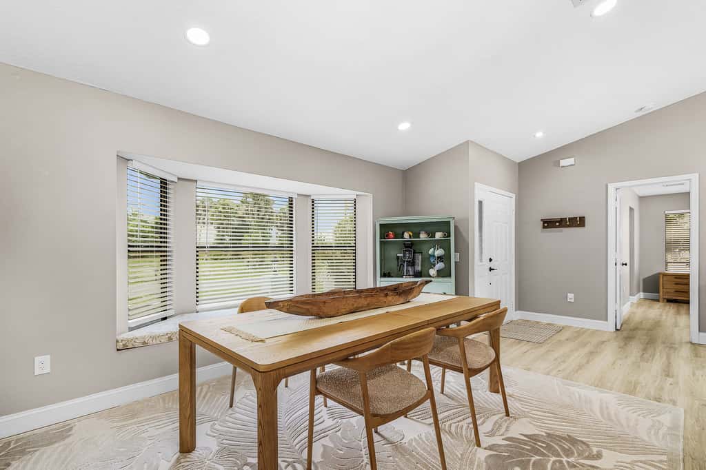 Gorgeous 4 Bedroom Home with Private Pool and Full Kitchen in Rotonda West
