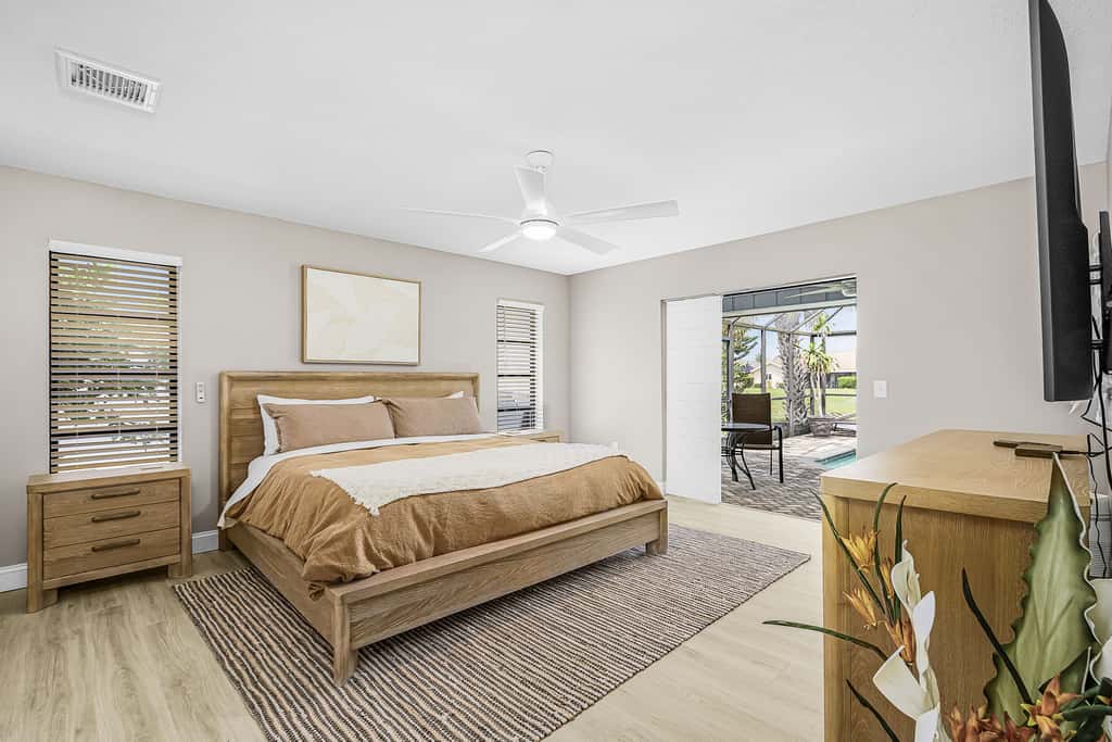 Gorgeous 4 Bedroom Home with Private Pool and Full Kitchen in Rotonda West