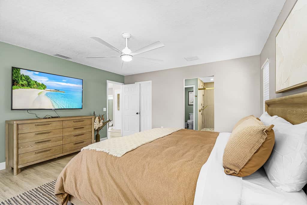 Gorgeous 4 Bedroom Home with Private Pool and Full Kitchen in Rotonda West