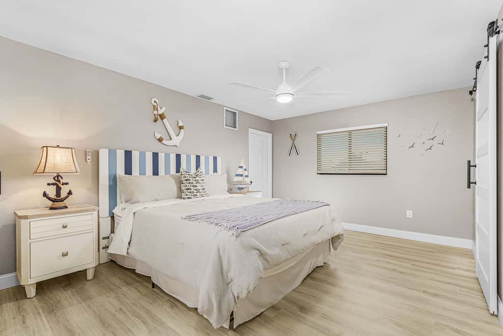 Gorgeous 4 Bedroom Home with Private Pool and Full Kitchen in Rotonda West