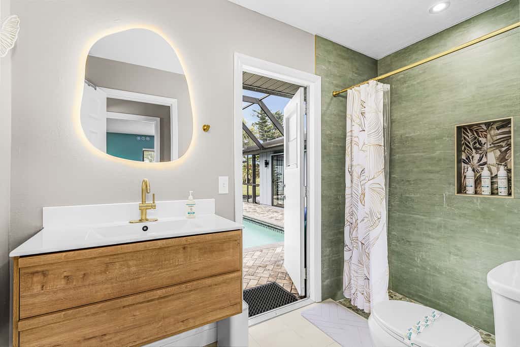 Gorgeous 4 Bedroom Home with Private Pool and Full Kitchen in Rotonda West