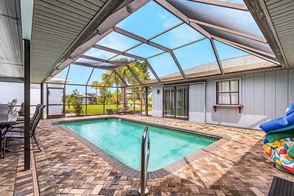 Gorgeous 4 Bedroom Home with Private Pool and Full Kitchen in Rotonda West