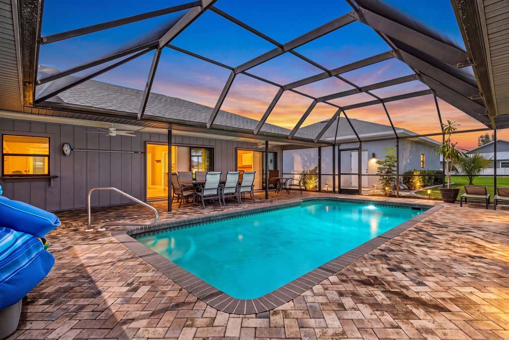 Gorgeous 4 Bedroom Home with Private Pool and Full Kitchen in Rotonda West