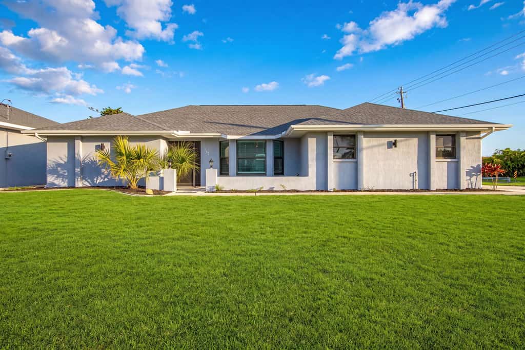 Gorgeous 4 Bedroom Home with Private Pool and Full Kitchen in Rotonda West