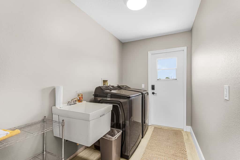 Gorgeous 4 Bedroom Home with Private Pool and Full Kitchen in Rotonda West