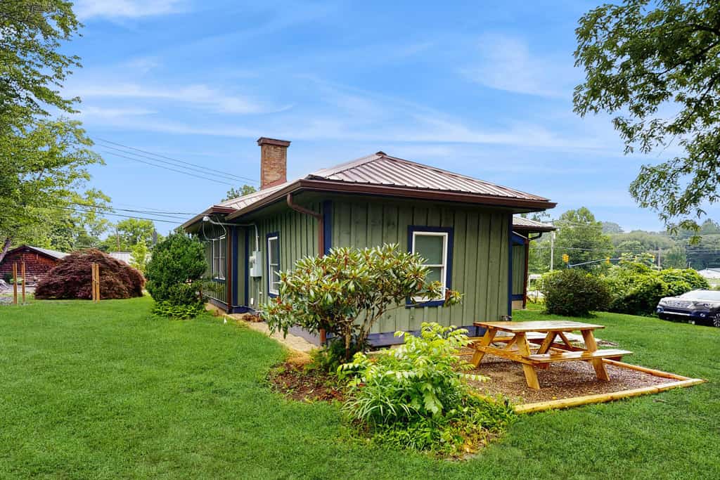 Cottage at Mile Marker Six 