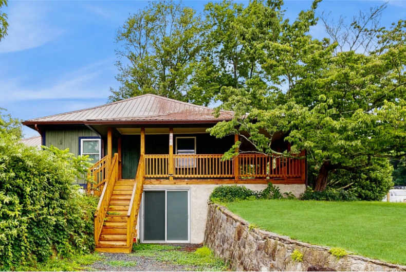 Dog-friendly farm cottage with patio, walk to dining & Ecusta Trail, ac