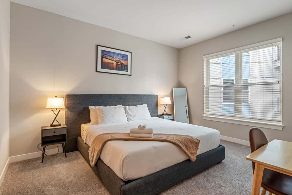 CozySuites Penrose | 1BR/1BA on Mass w/ pool & parking