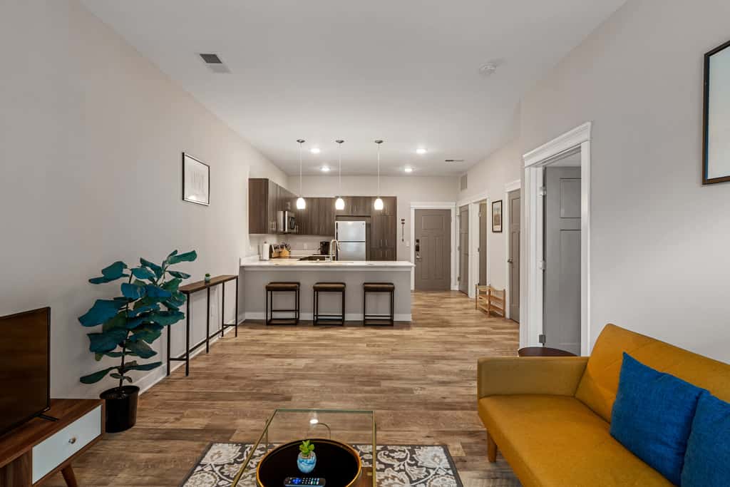 CozySuites Penrose | 1BR/1BA on Mass w/ pool & parking